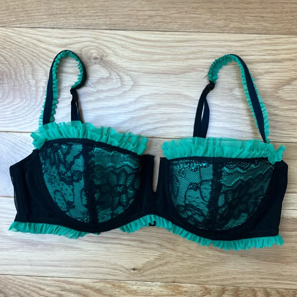 Victoria's Secret Black and Teal Lace Balconette Bra - Picture 1 of 5